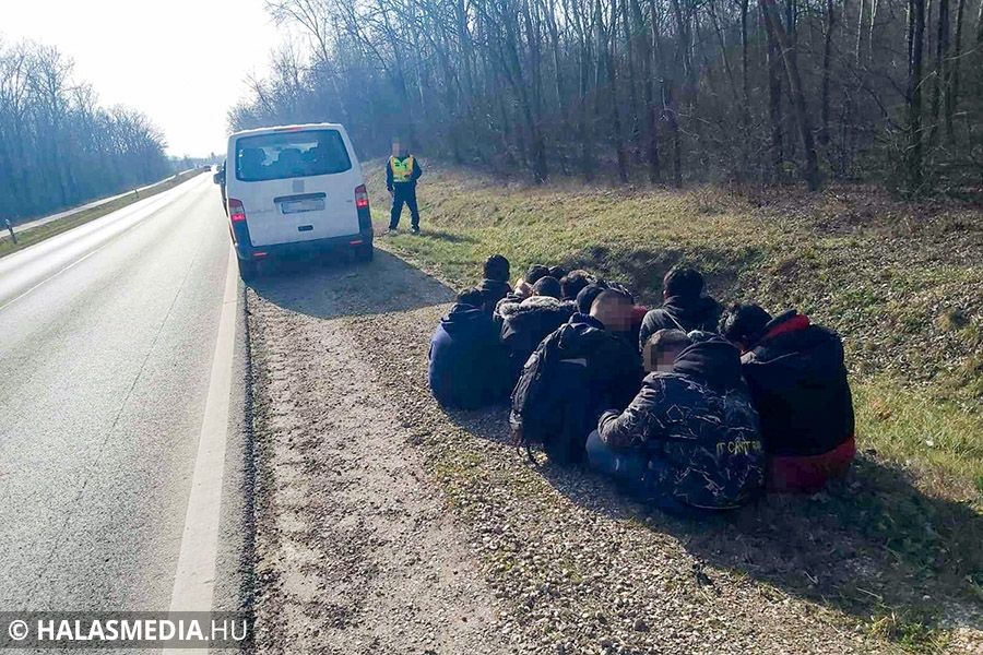 Lebuktak a román embercsempészek