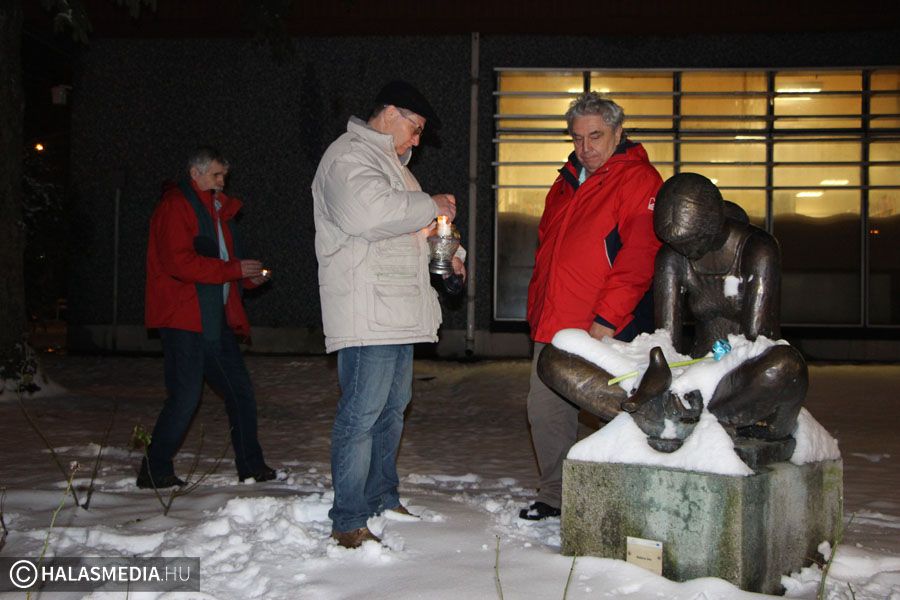 Emberségből példát… 