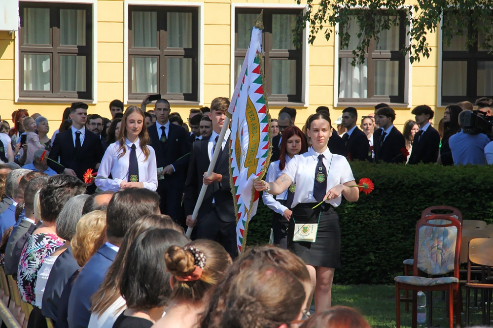 (►) Elköszönt végzőseitől a tekós család (galéria)