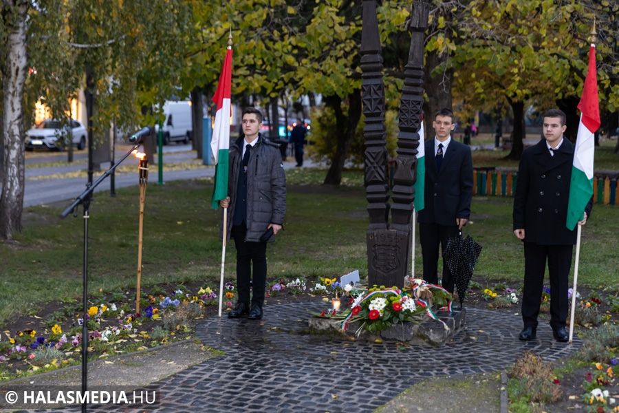 1956 áldozataira emlékeztek Halas főterén (Galéria)