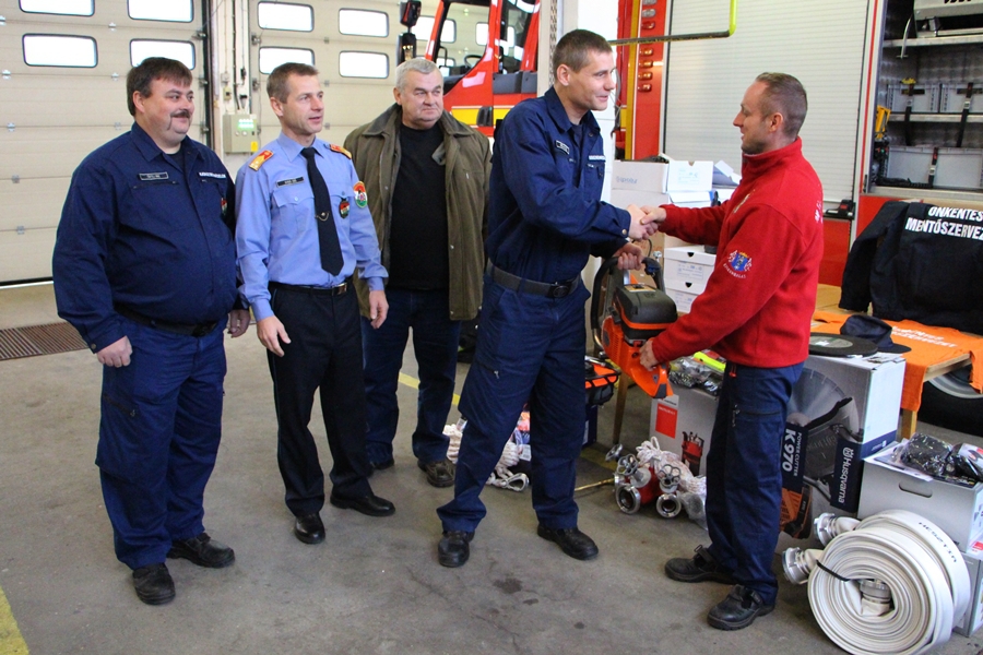 Új eszközök az önkéntes tűzoltóknak és a mentőcsapatoknak (galéria)