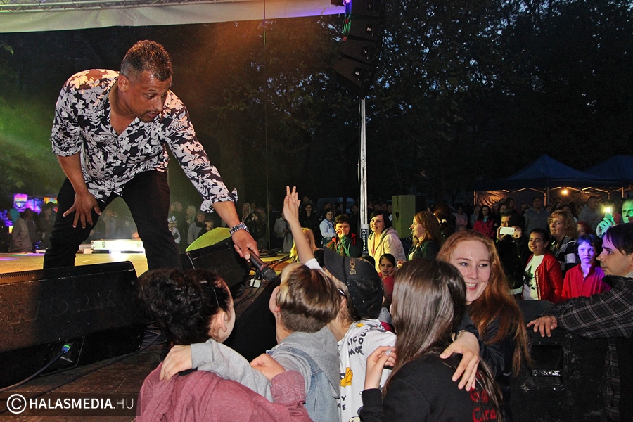 Szórakozzanak az emberek!