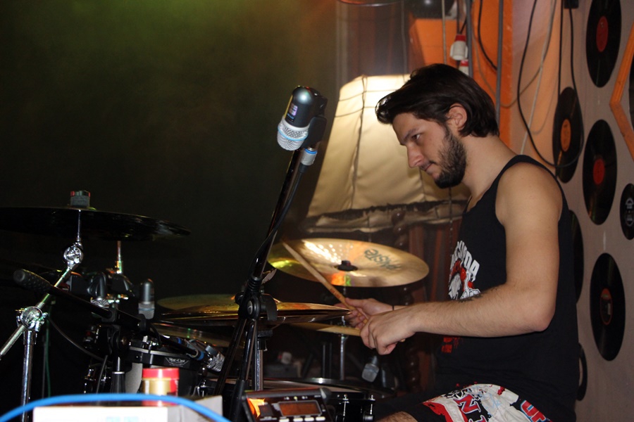 (►) Dobbal búcsúztatja az óévet