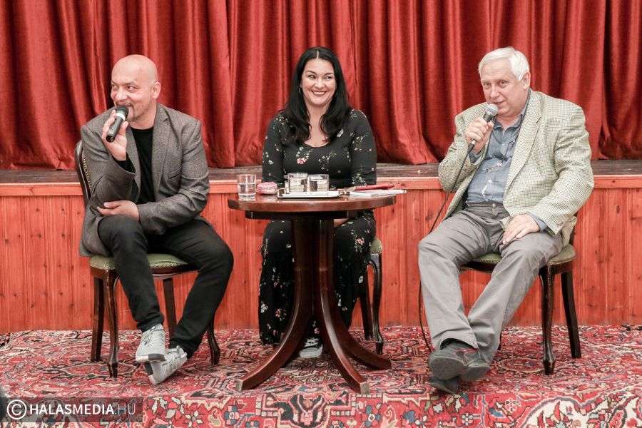 Itthon, otthon (galéria)