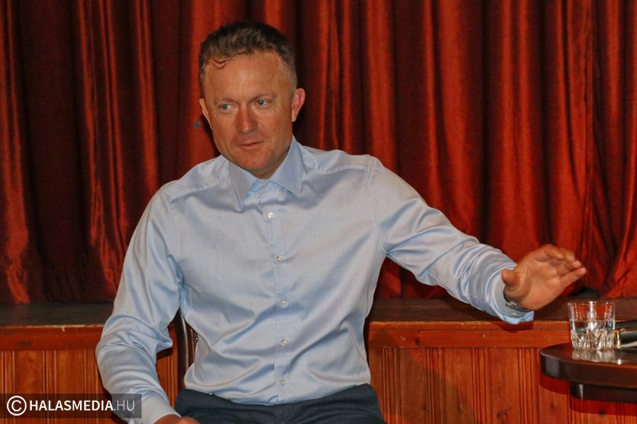Döme Gábor mesélt a Forrás-Új Tükör Klubban (galéria)