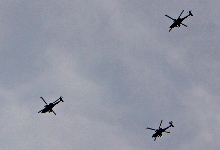 Apache helikopterek repültek Halas felett