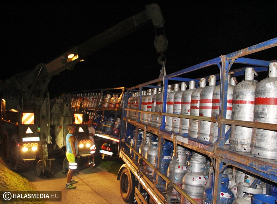 Éjszakába nyúló kamionmentés a Határ úton (galériával)