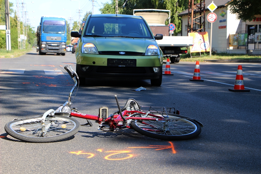Elütötte a kerékpárját toló férfit (galériával)