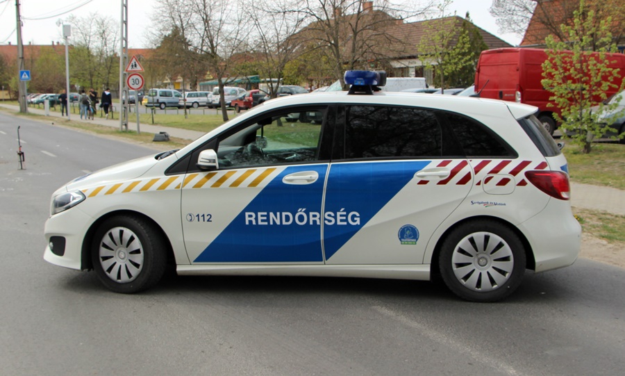 Biciklissel ütközött, keresik a sofőrt