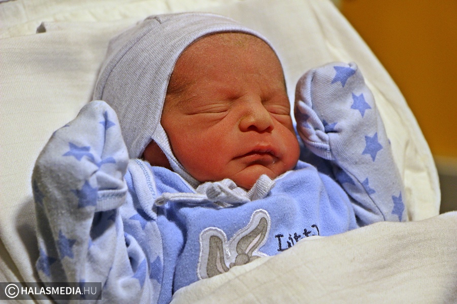Kristóf lett 2018 első halasi babája