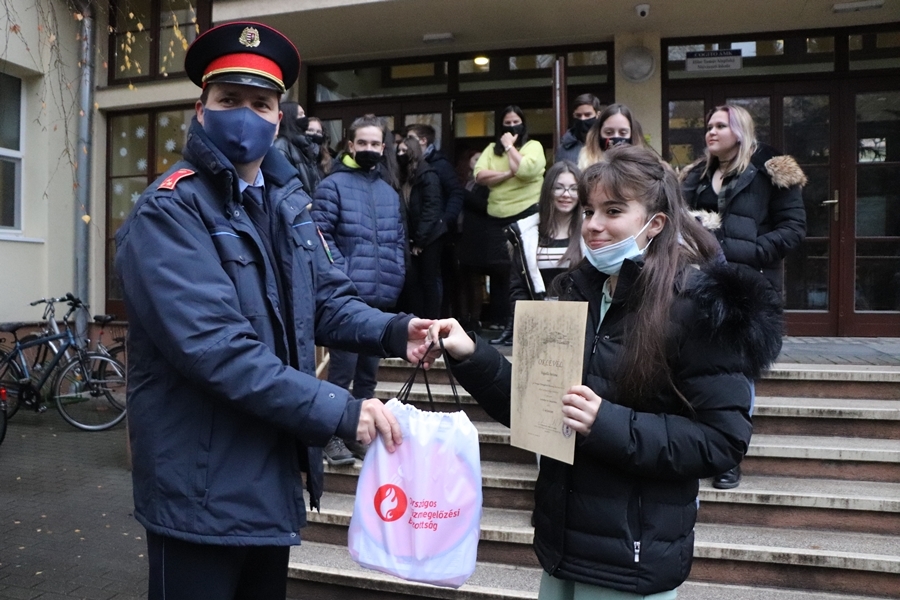  Bettina országos első helye a katasztrófavédelem alkotói pályázatán (galéria)