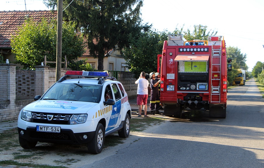 Kigyulladt egy melléképület Kunfehértón