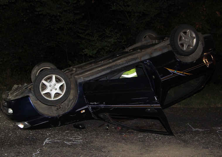 Ütközött és felborult a Nissan