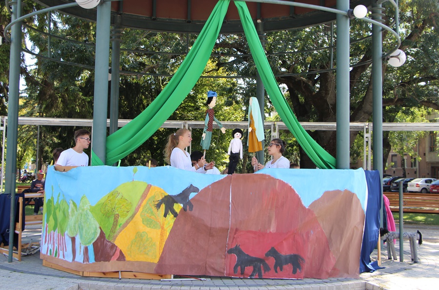 Főtéri bábjáték