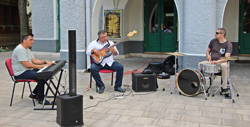 Őszinte zenét játszottak