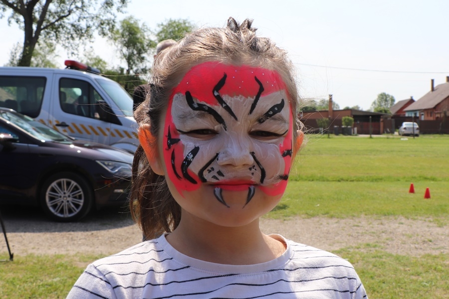 (►) Ugrálóvár, arcfestés és foci – gyermeknap a Vásártéren