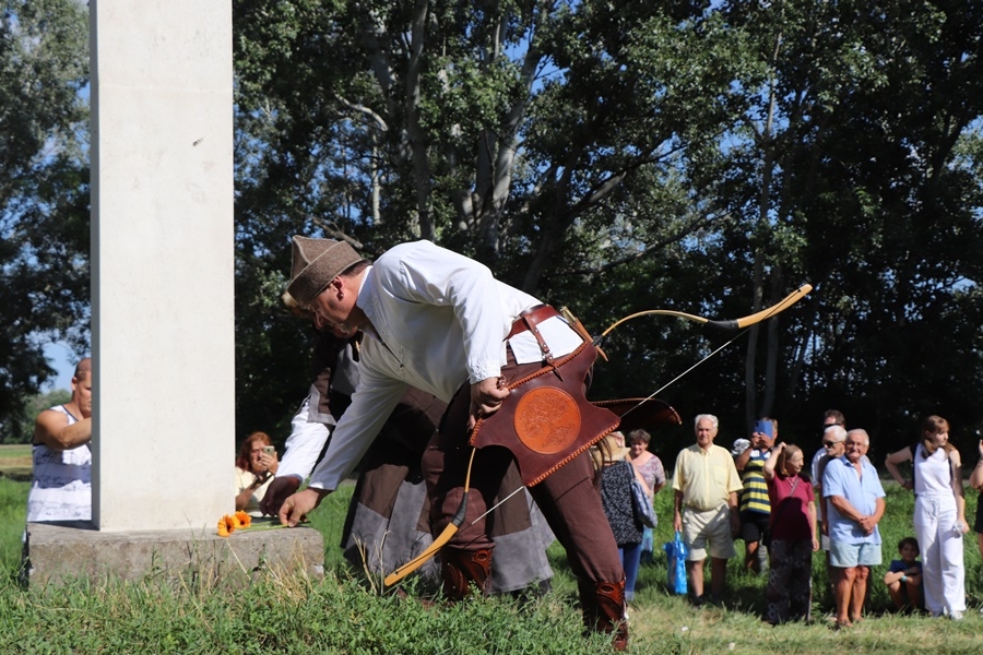 Emlékezés a régiekre – irodalom, történelem, civilek a Sóstónál	