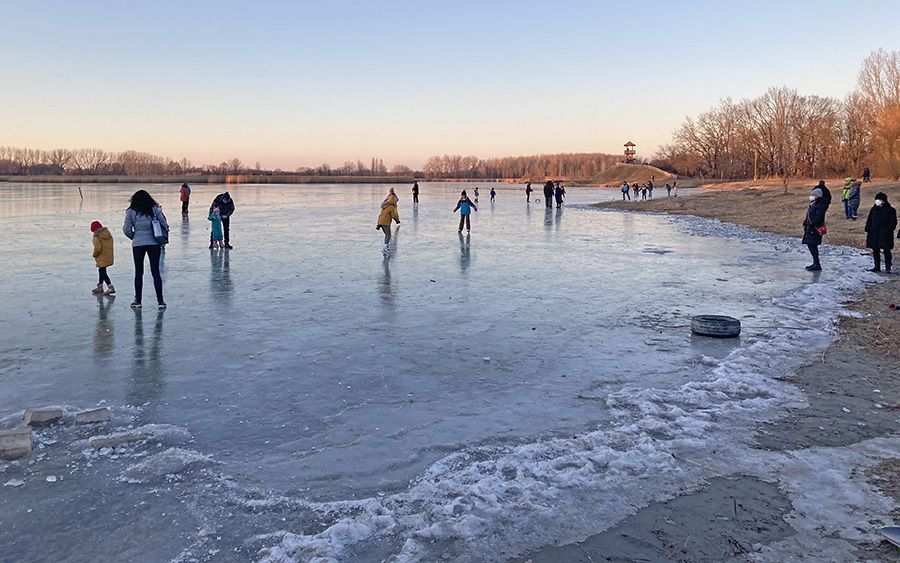 Nincs kijelölt korcsolyázó hely a tavon, kerüljék a jégen tartózkodást