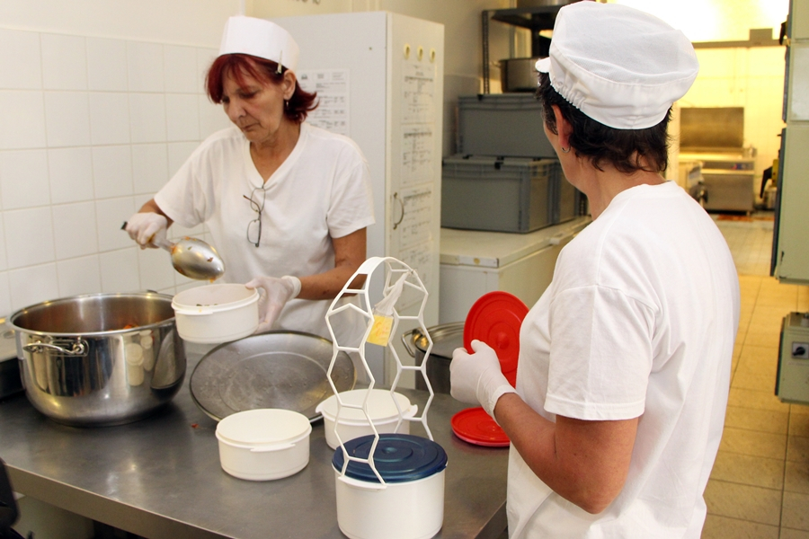 Finom ebéddel várják a gyermekeket