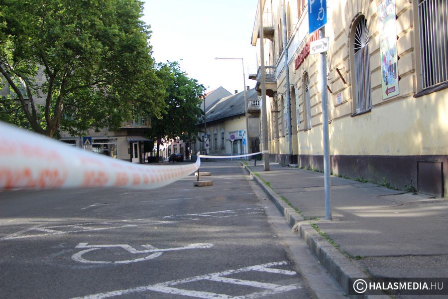 Járdaépítés kezdődik a taxiállomásnál