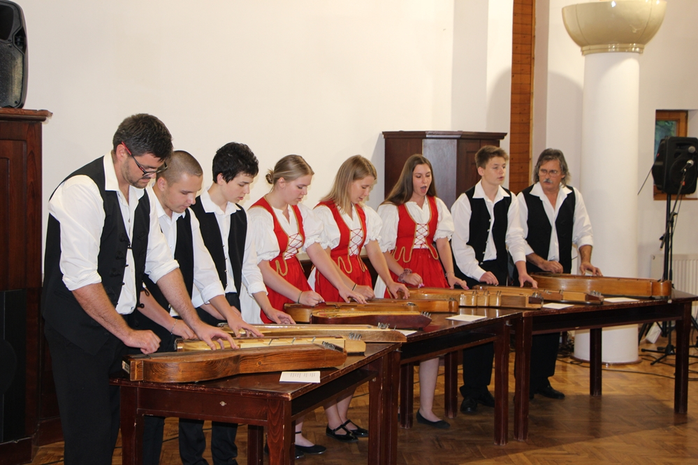 Visszafogottak a vírus miatt