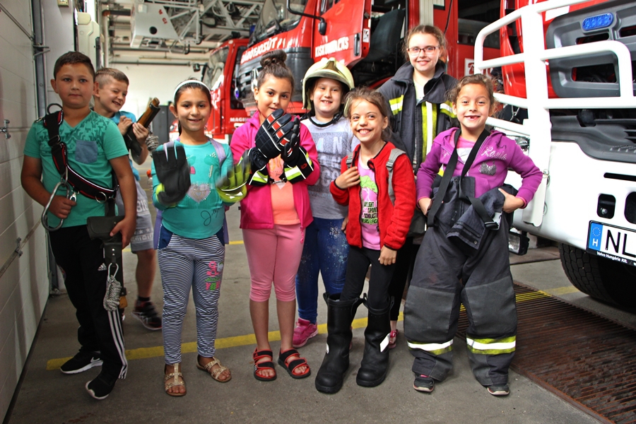 Fazekasos diákok a tűzoltóságon