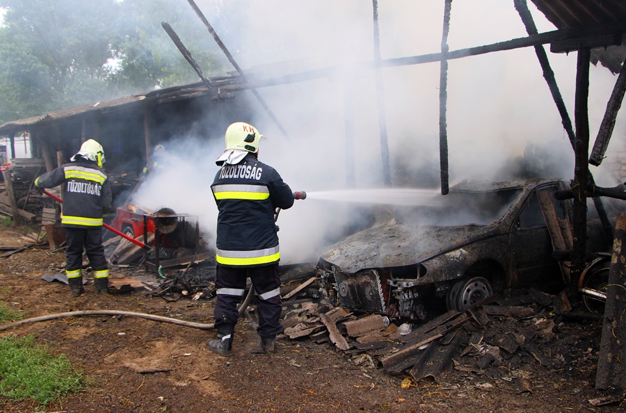 (►) Óriási tűz pusztított a volt Tangazdaságban