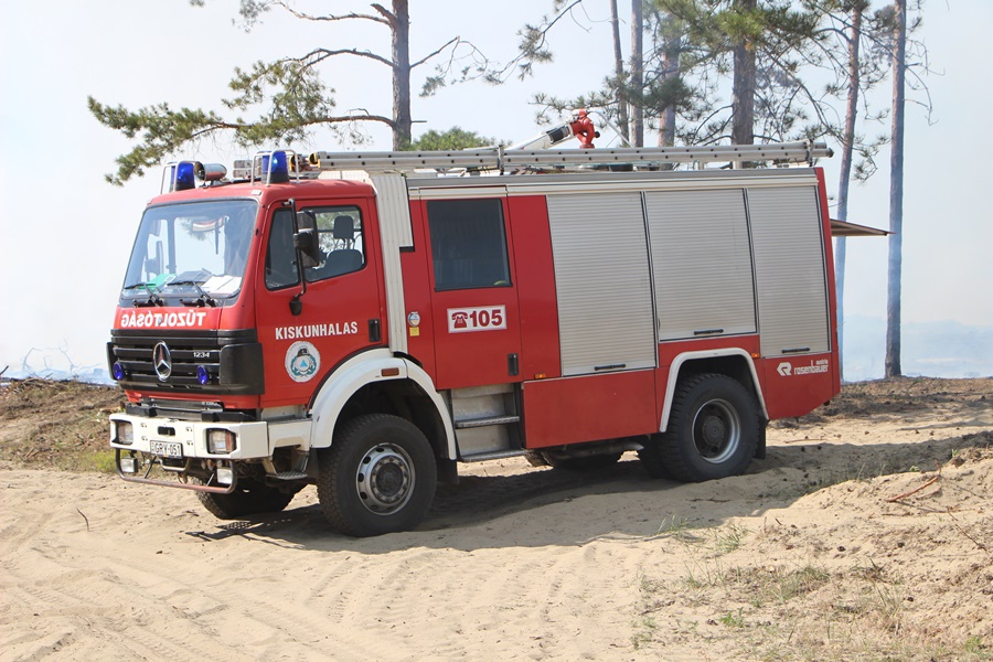 Kigyulladt egy melléképület
