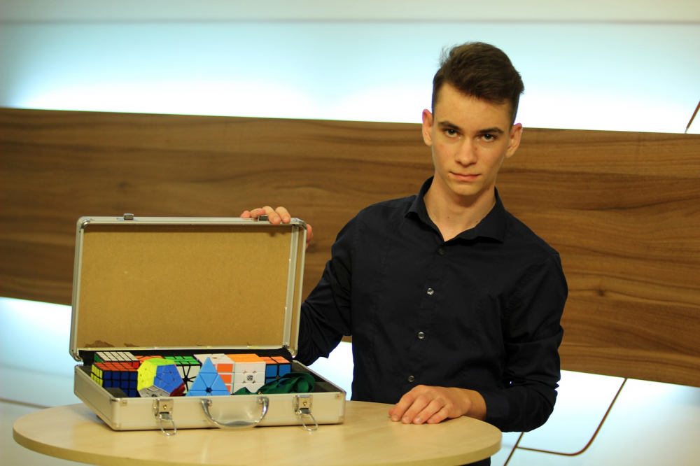 Ricsi a Pyraminx mestere