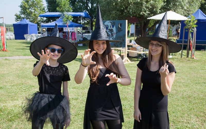 Mindenkit vár a vigalom