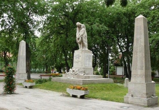 Hősök Napja - emlékműsor, ökumenikus áldás, koszorúzás