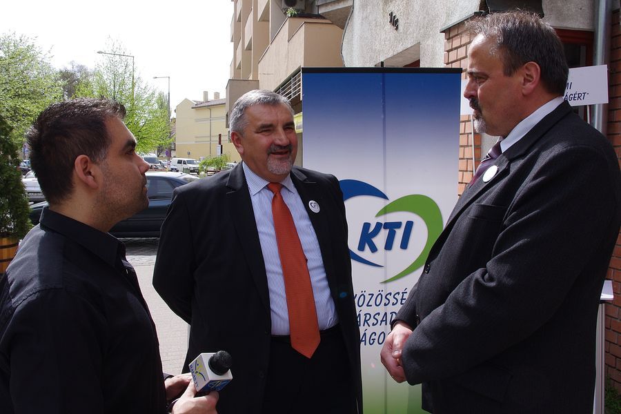 Az emberekért szeretnének tenni