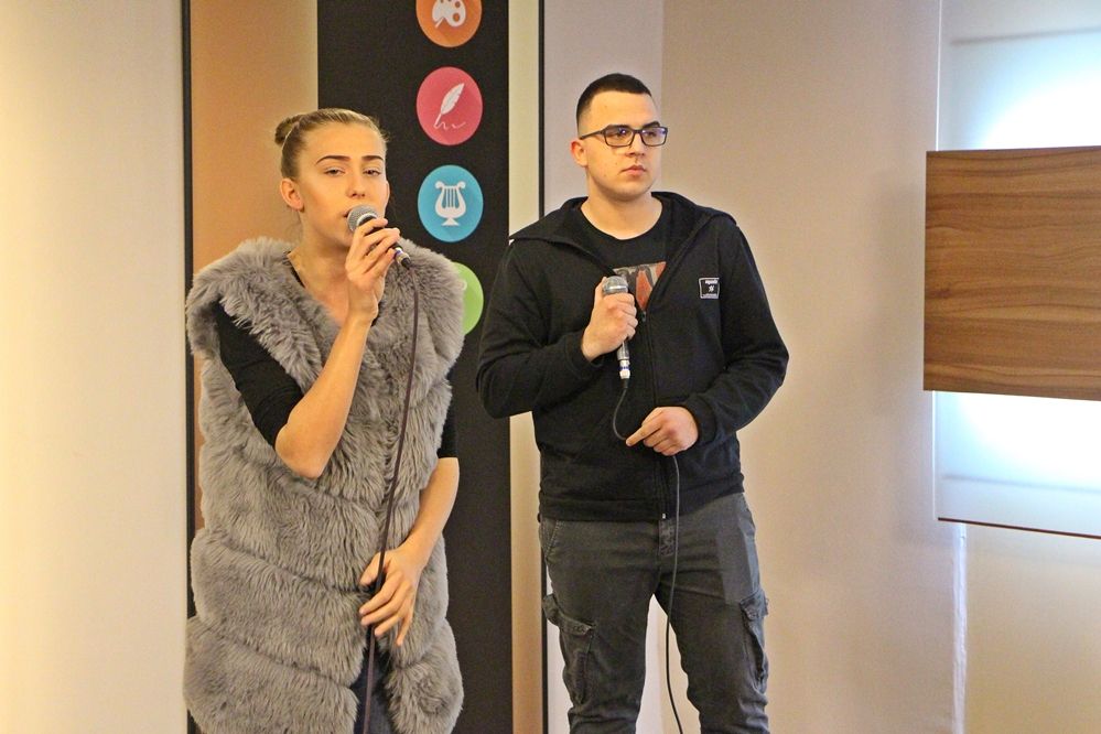 (►) Lőtt seb – új klippel jelentkezett a karaokegyőztes