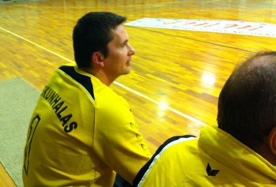 KiAkasztó, és az edző is lemondott