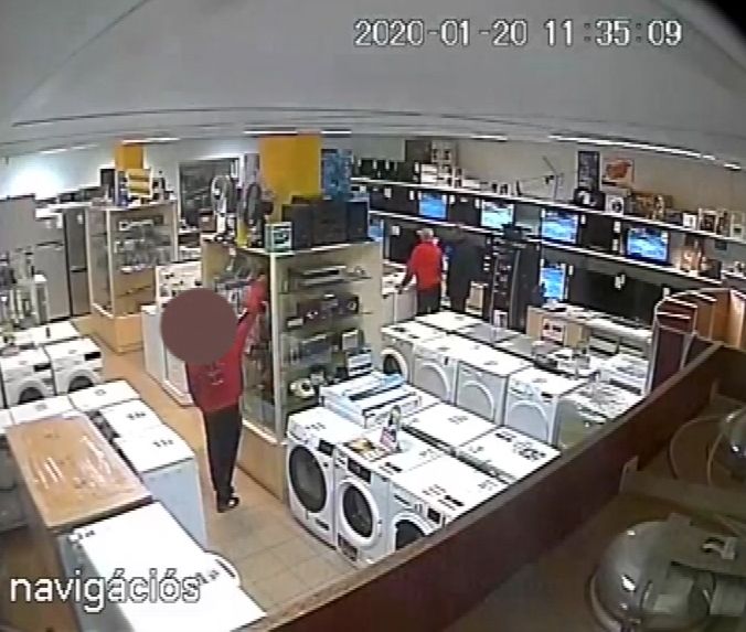 (►) Kamera rögzítette a halasi tabletlopást 