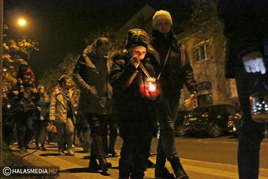 „Égő lámpást viszek én”