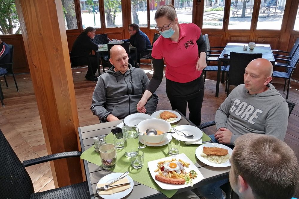 Újra mehetünk étterembe, cukrászdába