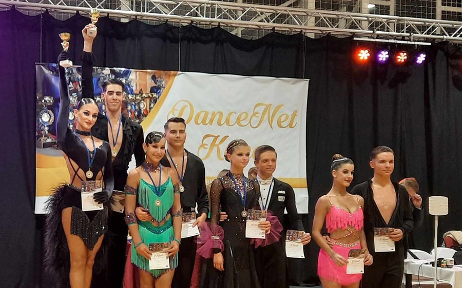 Stúdiós aranyeső az ünnepek előtt