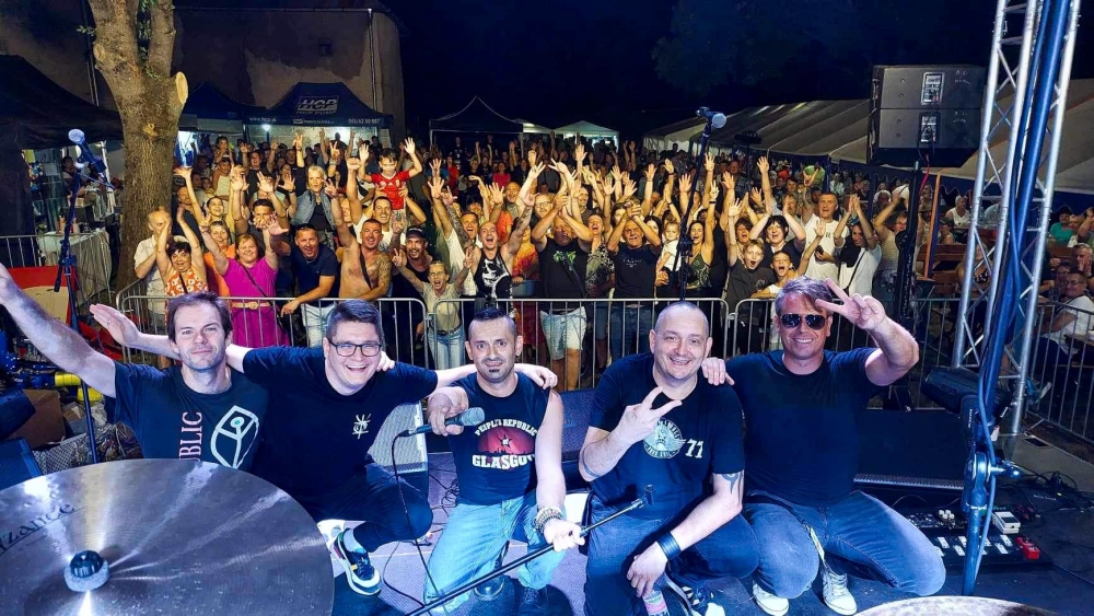 (►) Dalok, klipek a Mohikán szülinapra