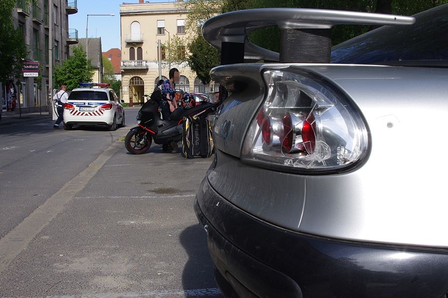 (►) Tigra vs. robogó