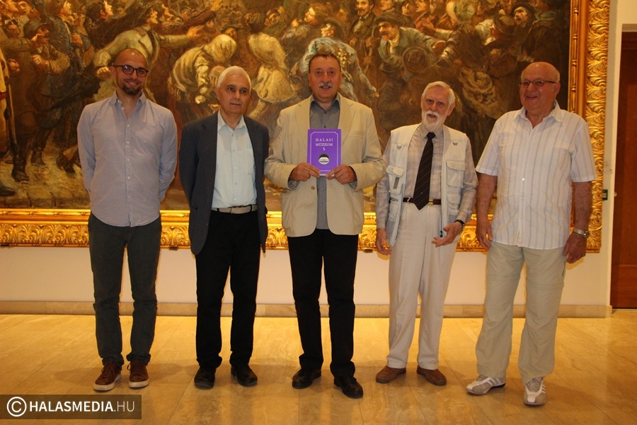 Emlékkönyv-bemutató