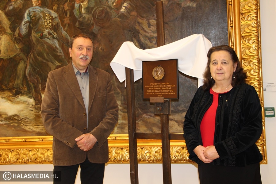 Kiállítás és könyvbemutatók