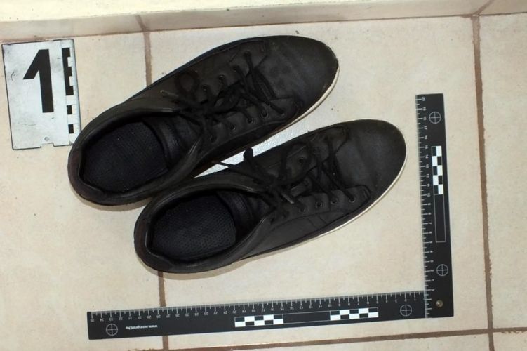 Elképesztő: a cipőjét is elrabolta