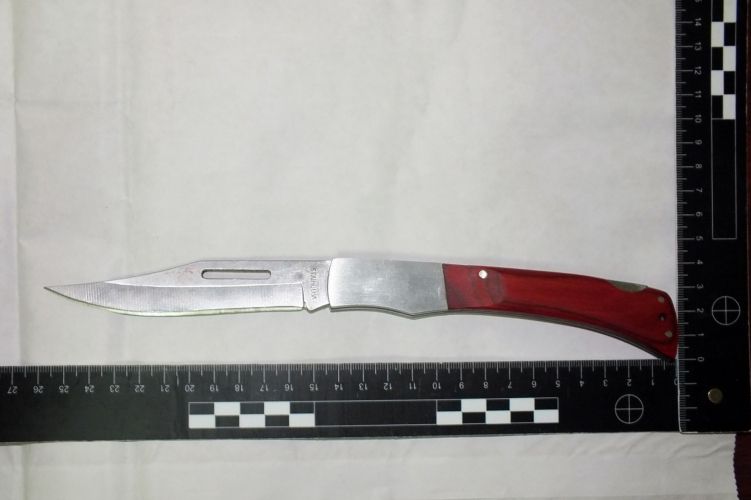 Életveszélyes késelés a halasi presszónál