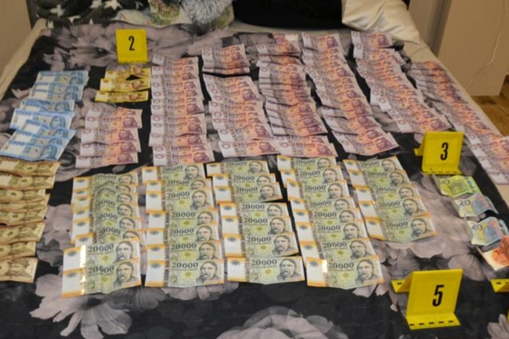 Lebukott a 19 tagú dílerbanda 