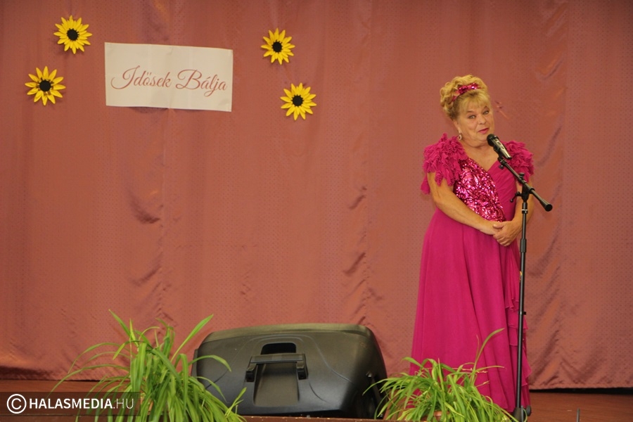 Idősek Bálja Oszvald Marikával