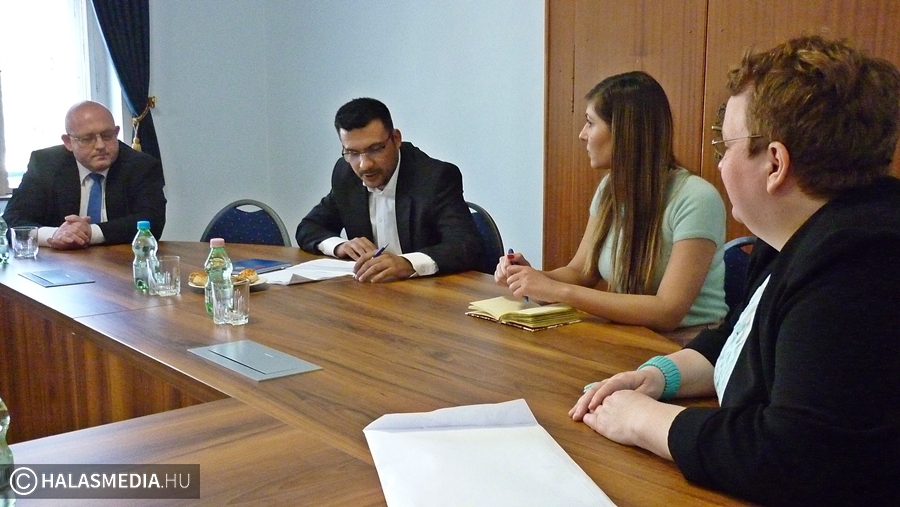 Halas folytatná a Roma lányos programot