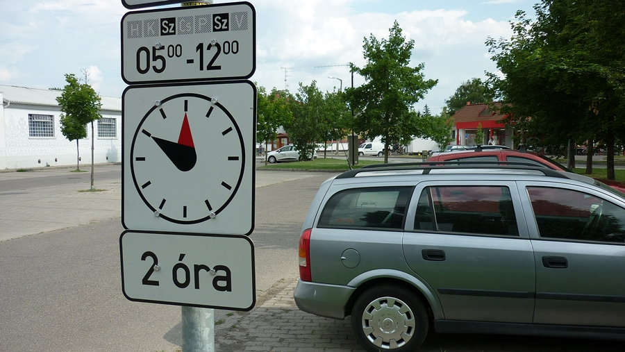 Piaci parkolás, kétórás korlátozással