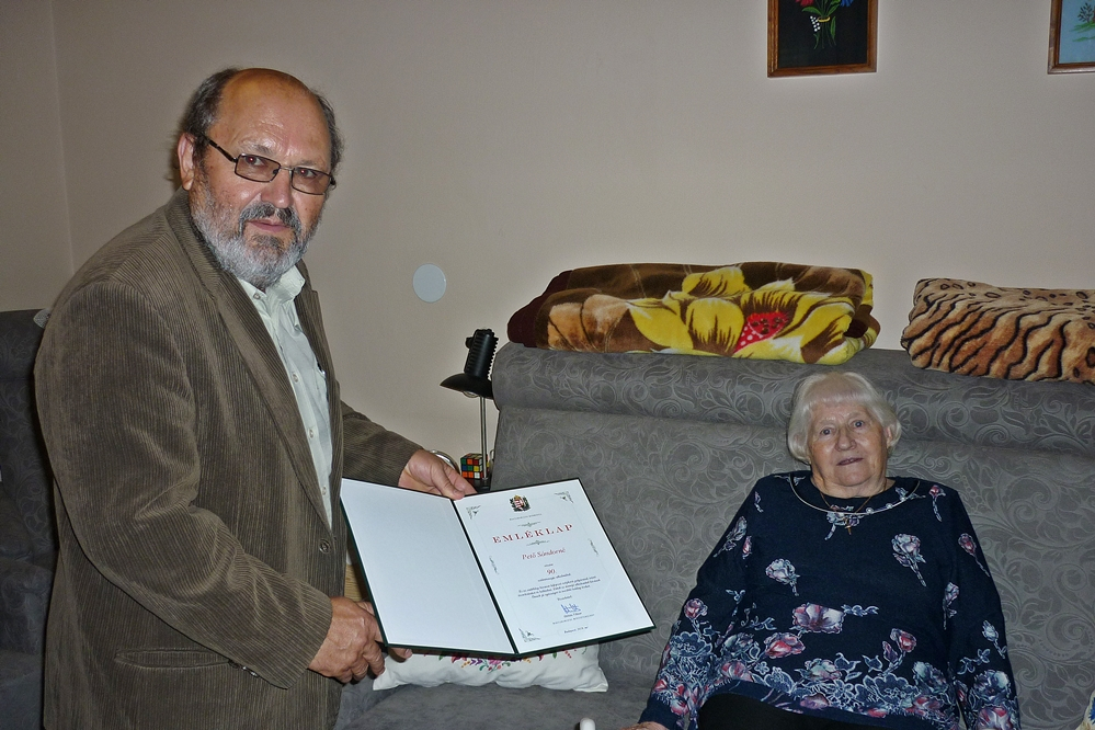 Pető Sándornét 90. születésnapján köszöntötték