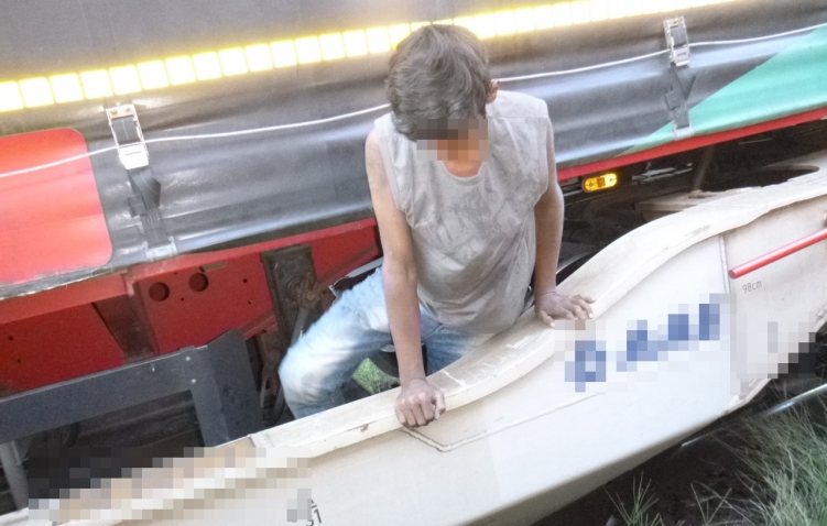 Tehervonaton szöktek